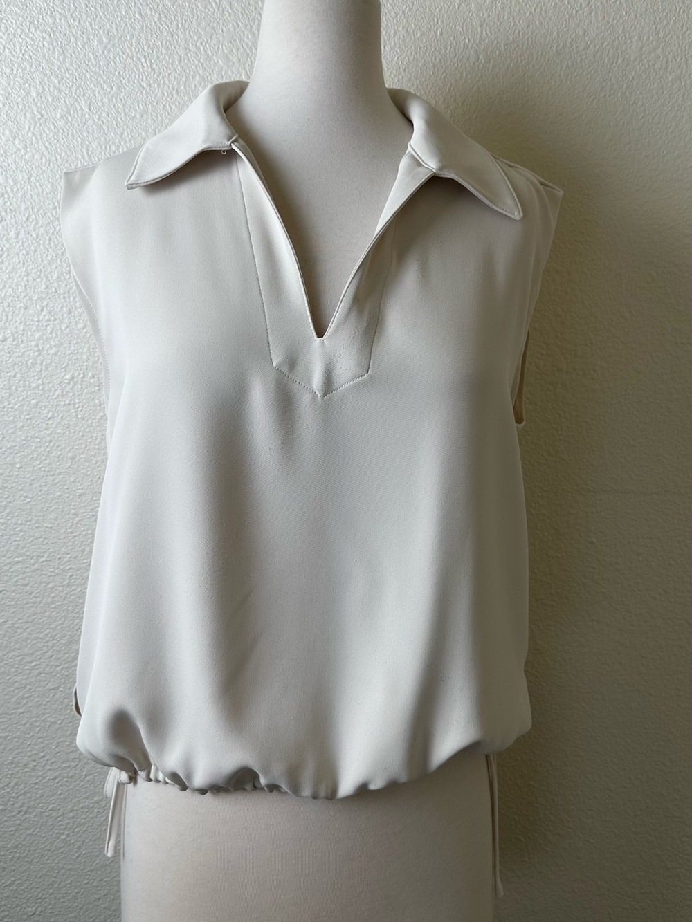 MELLODAY Cream Sleeveless V-Neck Collared Drawstring Hem Camisole